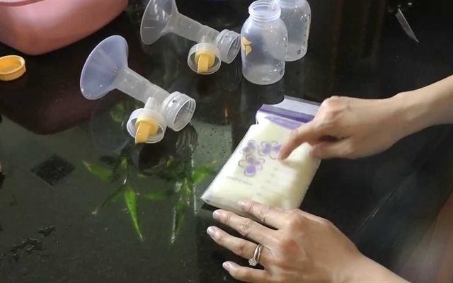 Cách rã đông sữa mẹ đúng cách - Lợi Sữa Mộc Hương